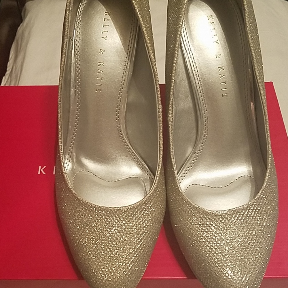 Shoes - Picture 4 of 5